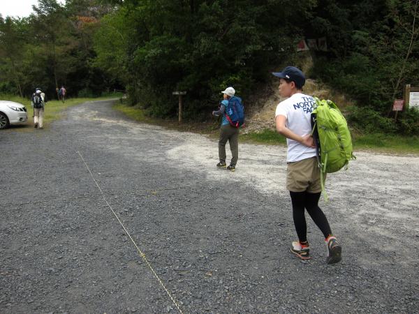 駐車場から出発～。トイレあります