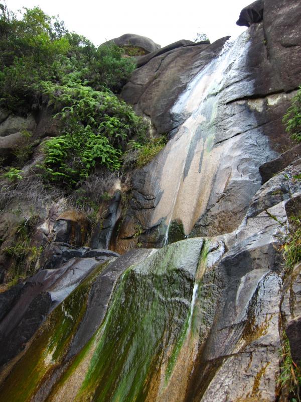 落ヶ滝。何度見ても作り物っぽい