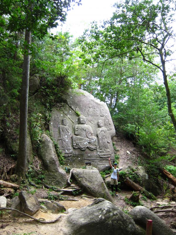 磨崖仏でかー
