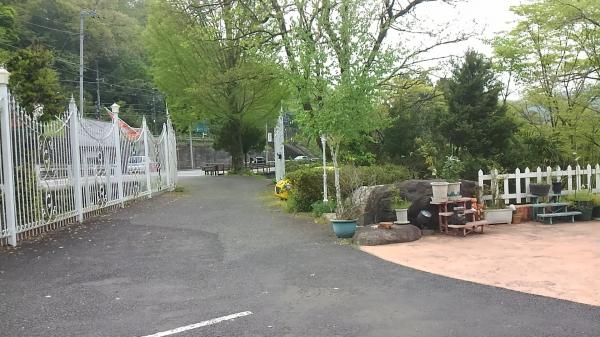 カーネル駐車場。私有地ですのでお計らいを。