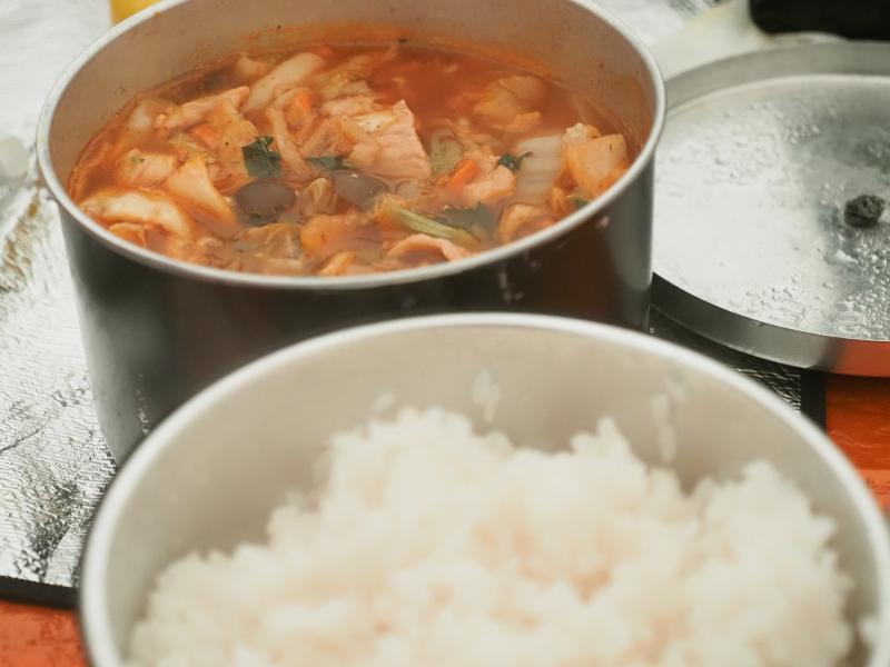 夕飯は白米炊飯とキムチ鍋　寒いときは鍋に限る