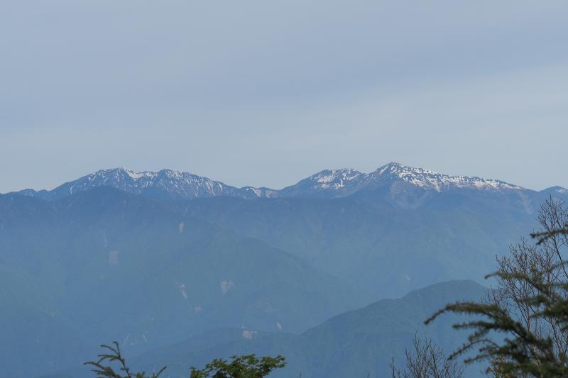 アルプス展望台から　左から赤石岳、荒川三山