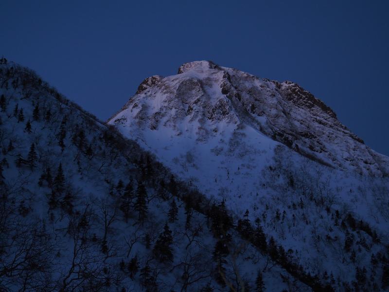 厳冬期八ヶ岳赤岳　写真は2日目早朝の阿弥陀岳