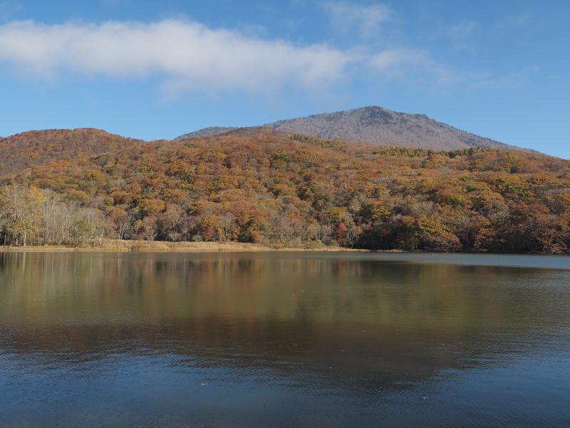 黒姫山と古池