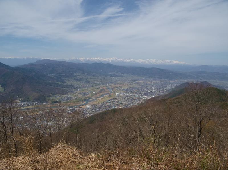 新緑の五一山脈