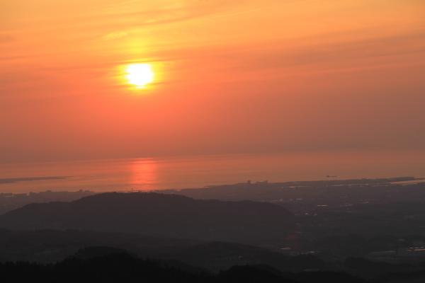 大阪湾に沈む夕日がとてもきれいです。