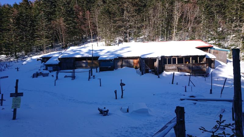 南御室小屋は冬季閉鎖中。年末年始も営業しないようです。
