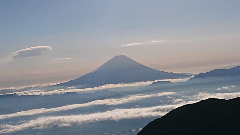 富士山もしっかり。このあと笠雲がかかってました。
