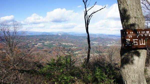 晃石山山頂にはベンチもありほっこり休憩しやすいです、が寒かった