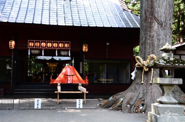 火祭りの準備②赤富士の御神輿