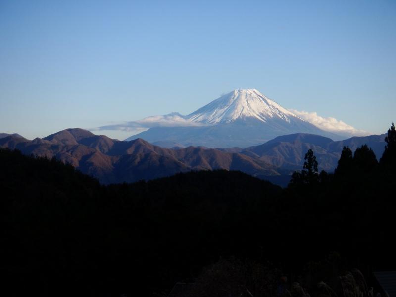 櫛形山麓の平林から見た夕刻富士。