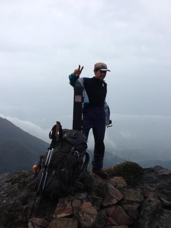 山頂。シンプルにピースで