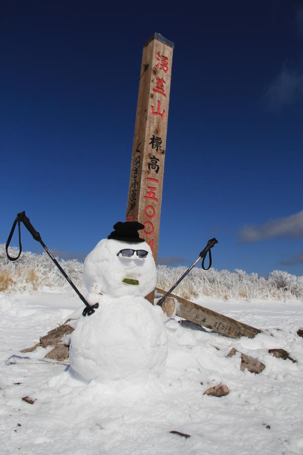 山頂で雪だるま　№１ｉｂｅｘの帽子　オークリーのサングラス　バーグハウスの手　　なかなかのおしゃれ　さん