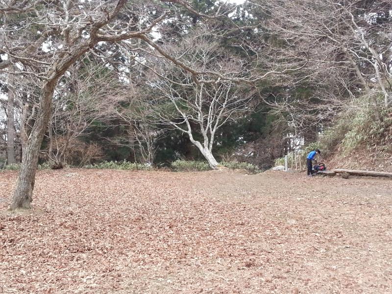 人がいる左からカトラ方面