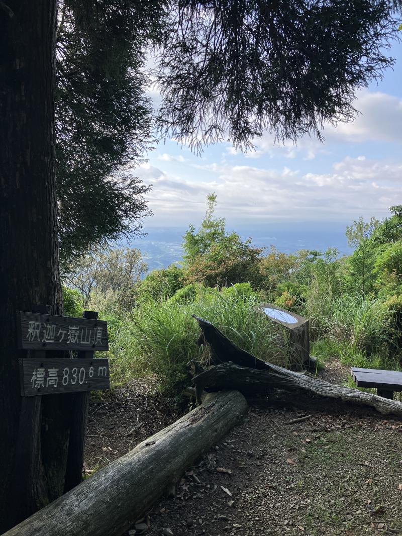 釈迦ヶ岳。腰掛けれます