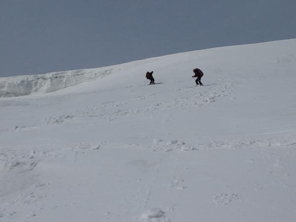 ねじれ谷入口の急斜面