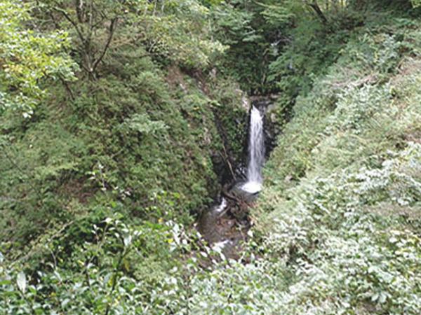 途中にある夜叉ケ滝