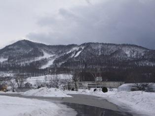 駐車場から今日歩く尾根