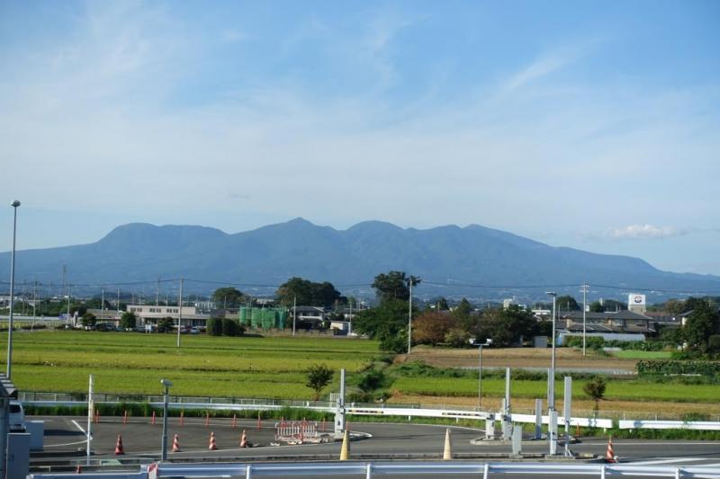 高速のＰＡで撮った赤城山中央が地蔵岳