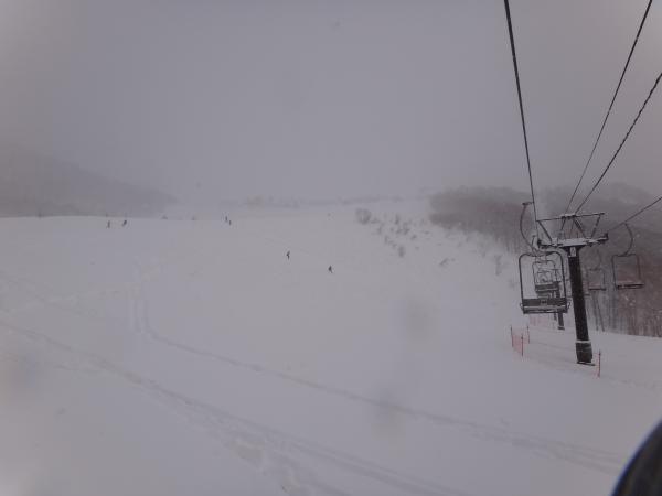 栂ノ森ゲレンデは白くガスっている