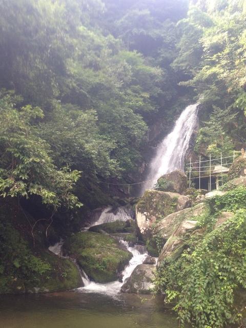 登ると足が張れる坊主ガ滝